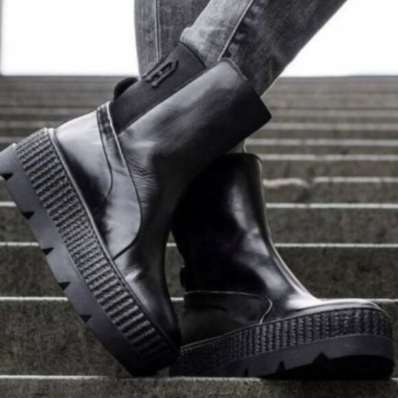 Rihanna FENTY PUMA Chelsea Shoe Boots Size 6 Black Pull on Biker Moto Booties - Picture 1 of 13